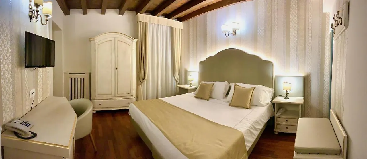 Albergo Gardesana 3*, Torri Del Benaco
