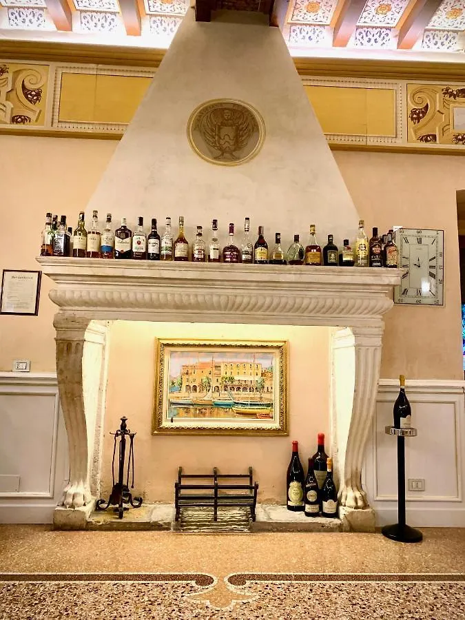 Albergo Gardesana Torri Del Benaco 3*,  Włochy