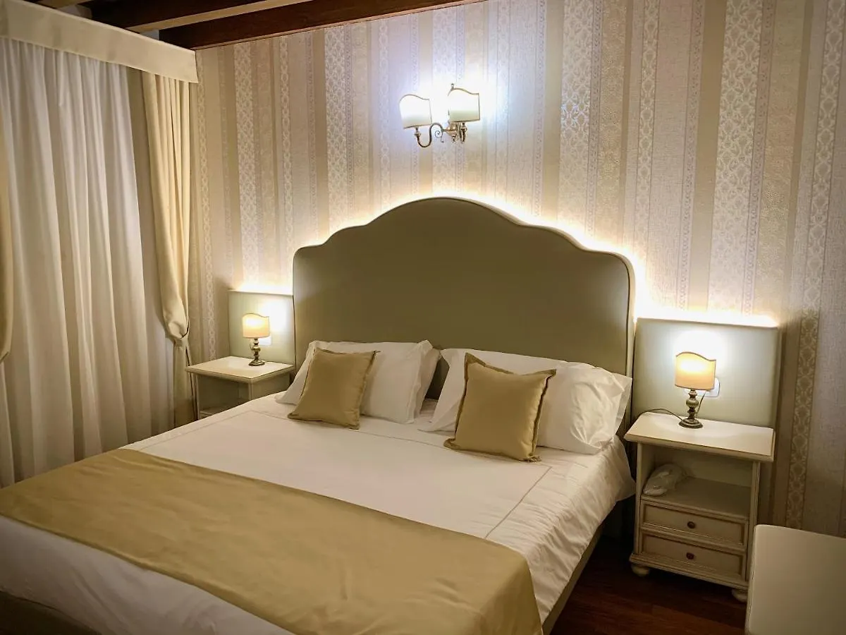 Albergo Gardesana Torri Del Benaco 3*,