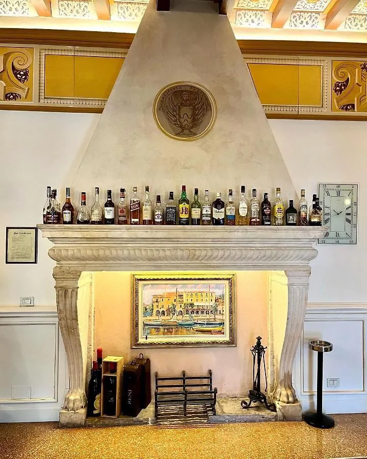 Albergo Gardesana Torri Del Benaco Włochy