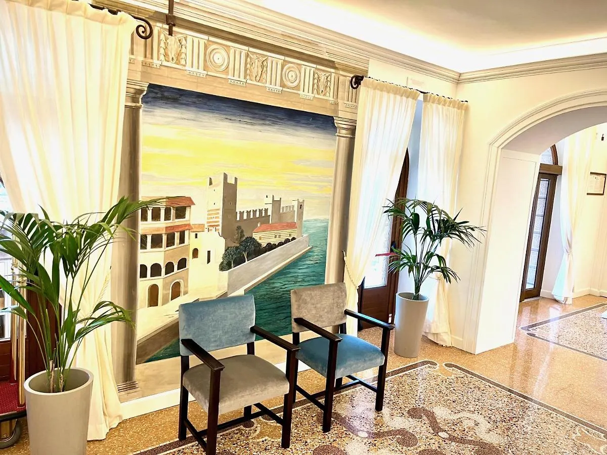 Albergo Gardesana Torri Del Benaco 3*,